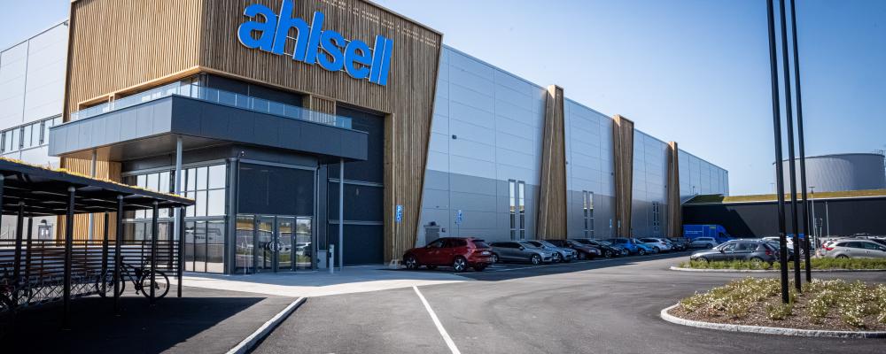 Huvudentré till Ahlsell Hallsberg LCU. Fotograf: Ahlsell