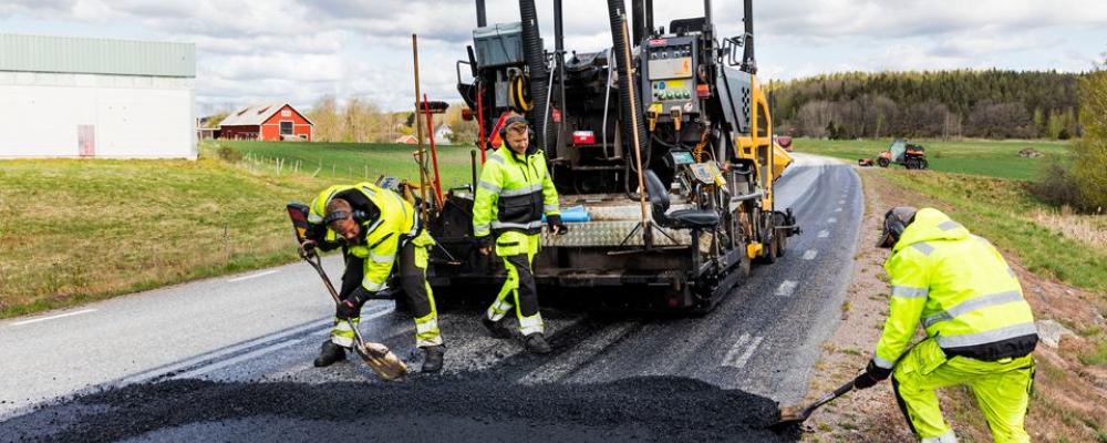 Arbetsmiljön för asfaltsläggare är komplex och innebär flera olika risker.Foto:  Scandinav