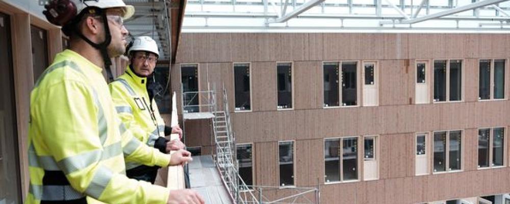 32 procent av kostnaden för att bygga ett småhus går till avgifter, taxor, mark och myndighetsprocesser. Foto: John Guthed