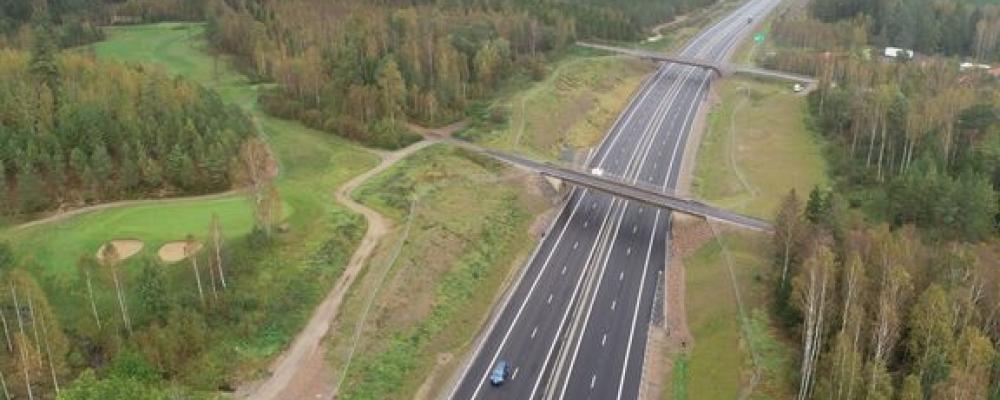 E4 genom Ljungby är invigd – vägen har nu ökad kapacitet, mötesseparering och en ny hastighetsgräns på 120 km/h. Foto: Trafikverket