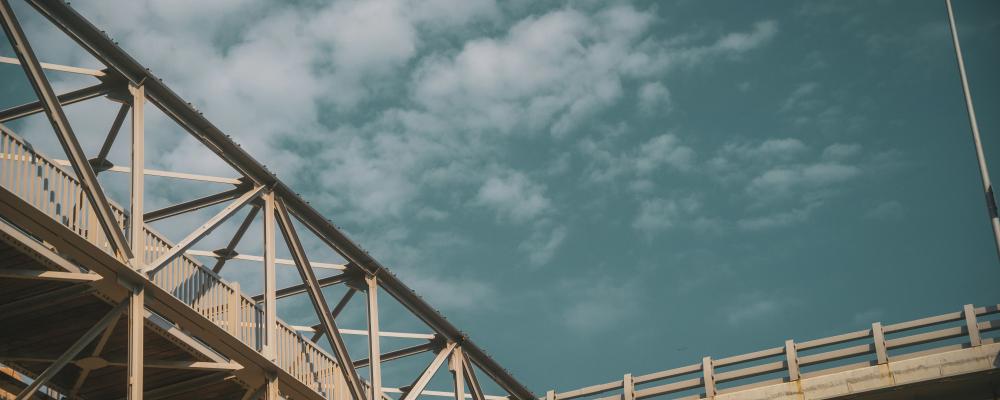 Målet är att stärka gruppens kompetens inom till exempel bygg- och projektledning, projekteringsledning och strategisk rådgivning. Foto: Yang Zhen/Unsplash