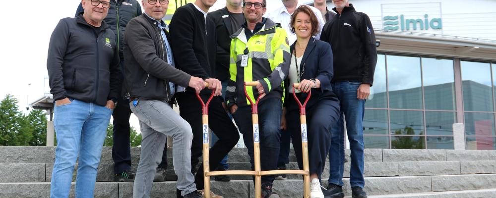 Representanter från Jönköpings kommuns Fastighetsutveckling AB, Elmia AB, Blue Wall Construction AB och FC Gruppen AB som samarbetar i projektet om ett nytt storkök på Elmia i Jönköping. Det är en investering som stärker både kapacitet, matupplevelse och framtidens mötesplats. Pressbild: Elmia AB
