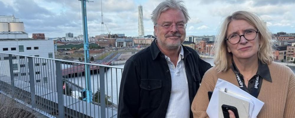Bygg- och fastighetsforskarna Niclas Andersson och Karin Staffansson Pauli vid Malmö universitet har undersökt målkonflikter och utmaningar vid transformation av byggnader.  Pressbild: Malmö universitet