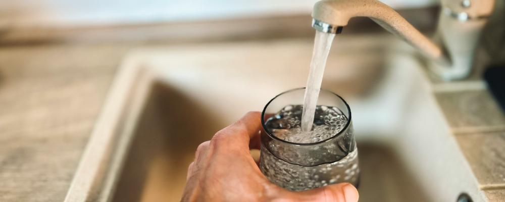 Nya EU-krav ska stärka säkerheten för dricksvatten. Foto: Swanky Fella/Unsplash