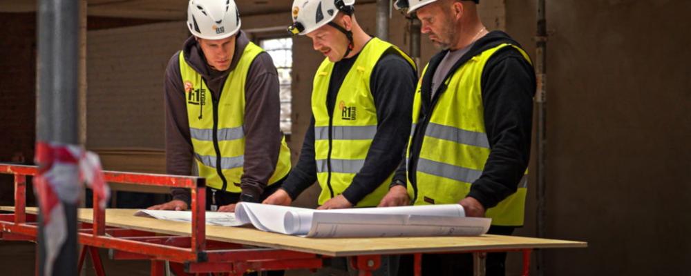 Pinerock är ett relativt nytt namn på den nordiska byggmarknaden, men bygger på flera etablerade företag inom renoverings- och byggservice. Efter EMK Capitals investering 2024 har koncernen accelererat sin expansionsstrategi genom företagsförvärv i både Finland och Norge. Förvärvet av Restok innebär att Pinerock nu stärker sin position inom renovering av kommersiella fastigheter i Finland, ett segment som bedöms ha bättre tillväxtutsikter än nyproduktion under de kommande åren.  Foto: Pinerock Group