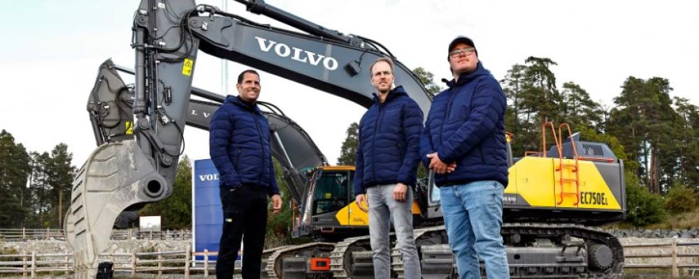 Team Swecon Sverige
Lagledare Rickard Gerdlöf med förarna och finalisterna Pontus Eriksson och Anton Sjödoff.
Pressfoto Peter Holgersson