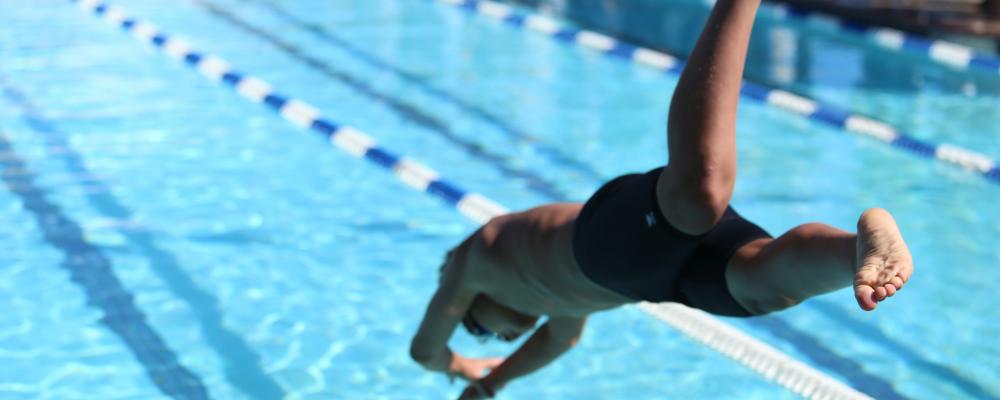 Det nya badhuset är tänkt att bli cirka 15 000 kvadratmeter stort och planen är att den ska rymma flera olika bassänger, ett familjebad, klättervägg, gym, relaxavdelning samt omklädningsrum anpassade för olika behov. Foto: brian matangelo/unsplash