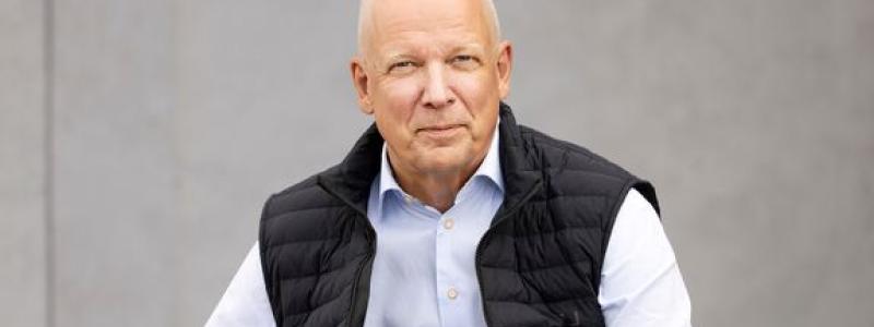 Lars Redtzer påpekar att det är hög tid för beställare och byggentreprenörer att omfamna standarden för digitala följesedlar i sin klimatrapportering och understryker att väntan eller passivitet inte är ett alternativ. Digitalisering öppnar upp nya affärsmöjligheter och är nu nödvändig för att uppfylla de ökande kraven på transparens och rapporteringsfrekvens. Foto: Byggföretagen