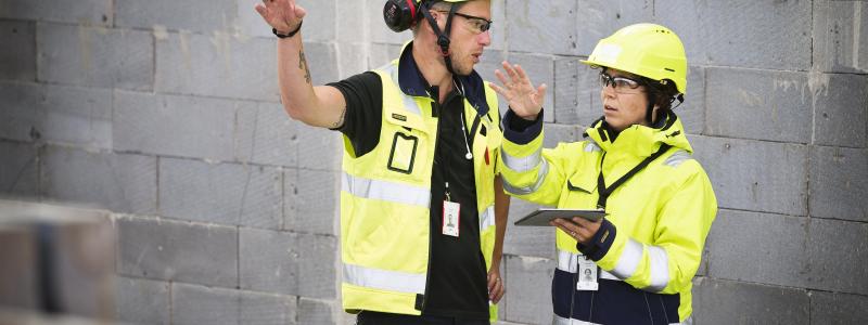 Byggchefer på mindre bolag (<99 MKR) upplever att de påverkats mer mentalt av lågkonjunkturen än chefer på större byggföretag. Byggcheferna