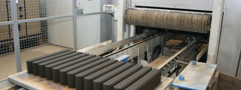 Produktsortimentet hos Lakan Betoni omfattar dessutom andra betongprodukter, såsom färgade kantstenar, murblock, kompletta modulära system för husbyggande samt fabriksbetong och torrbruk. Bild: BFT International