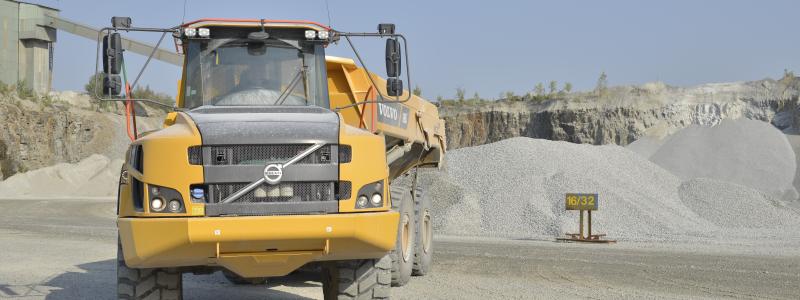 Med den uppgraderade färdplanen vill man främja branschens elektrifiering och ersätta fossila drivmedel. Foto: SBMI, Sveriges Bergmaterialindustri