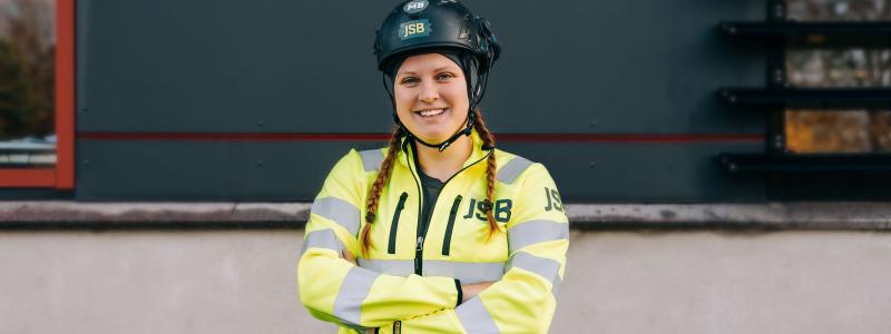 Cajsa Holmqvist, 26 år och Byggnadsträarbetare på JSB valdes i helgen till ny ordförande för Unga Byggare, Byggnads ungdomsorganisation. Foto: JSB