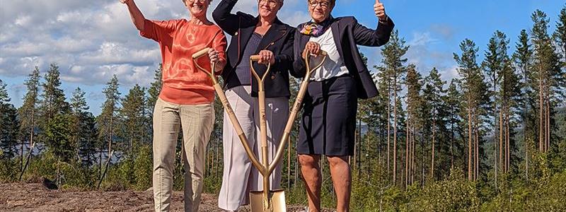 Från vänster till höger: Vd Specialfastigheter Åsa Hedenberg, Riksarkivarie Karin Åström Iko, generaldirektör Skatteverket Katrin Westling Palm. Foto: Specialfastigheter