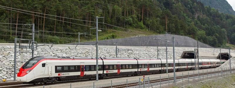 Under helgerna ökade antalet tåg successivt för att möta efterfrågan från fritidsresenärer, och från mars 2024 infördes ett tidigt pendeltåg för arbetspendlare från Ticino under vardagar. Denna gradvisa förbättring av tjänsten blev möjlig tack vare ett gott samarbete över olika avdelningar inom SBB. Foto: SBB