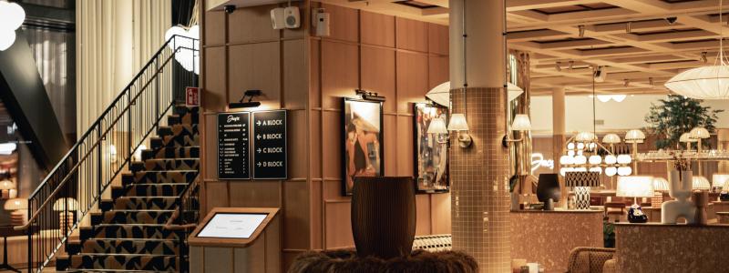 En interiörbild från hotellet Jacy´z i Göteborg som visar det stilfulla undertaket. Hotellet är ritat av Reflex Arkitekter och har 230 rum.