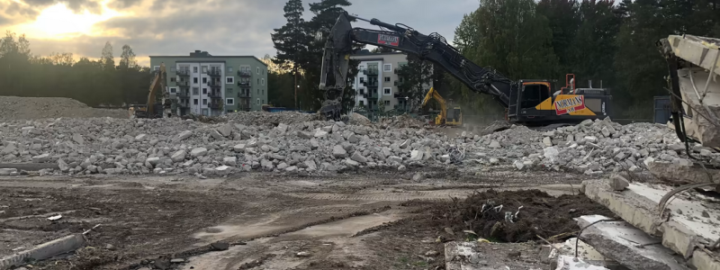 Rivningen av ett antal studentbostäder i Brickebacken genererade 13 000 ton betongrester. Foto: Örebro Bostäder