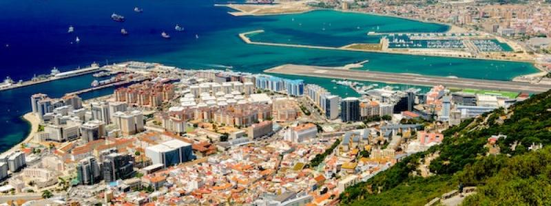 Nu upphör bilkörningen över start- och landningsbanan i Gibraltar i och med att en ny tunnel har invigts. Foto: Michal Mrozek/Unsplash