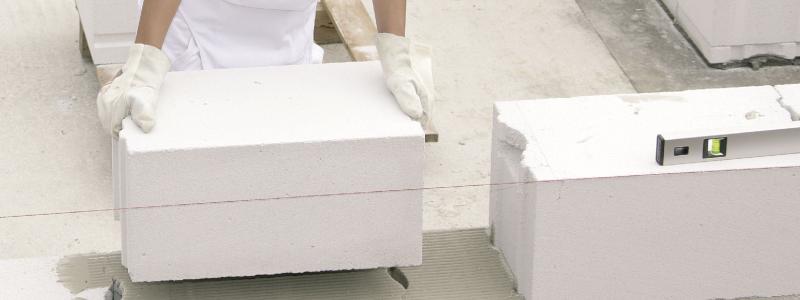 Ytong lågenergi har en hög termisk isoleringsförmåga och tryckhållfasthet. Tillsammans med Multipor passar produkterna utmärkt för invändig respektive utvändig isolering av bland annat ytterväggar och tak, säger Ben Birouti, Head of Country Operations på Xella Sverige. Fotocred: Xella