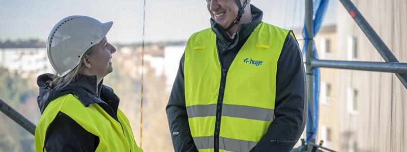 – Medlemskapet i föreningen ”Håll Nollan” är en uppmaning och en påminnelse om en av de absolut viktigaste frågorna för oss som verkar i fastighets- och byggbranschen – att ingen ska skada sig på våra byggarbetsplatser, säger Mikael Halvarsson. Foto: Huge