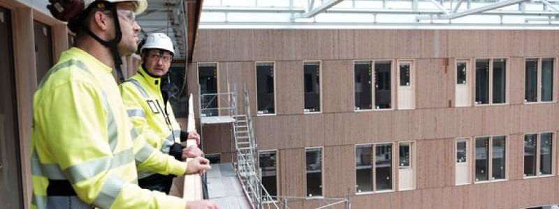 32 procent av kostnaden för att bygga ett småhus går till avgifter, taxor, mark och myndighetsprocesser. Foto: John Guthed