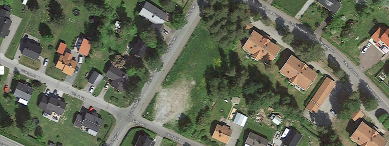 Ytan som bygglovsansökan handlar om ligger i korsningen Durrnäsvägen/Södergatan. Foto: Google maps