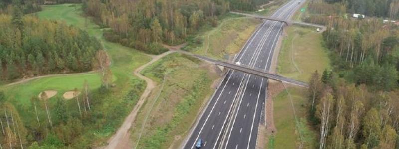 E4 genom Ljungby är invigd – vägen har nu ökad kapacitet, mötesseparering och en ny hastighetsgräns på 120 km/h. Foto: Trafikverket