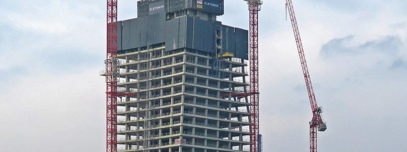 Det halvfärdiga höghuset Elbtower, som fortsätter att sjunka har blivit ett mega-problem för staden Hamburg. Foto: Signa - Holding