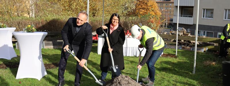 Första spadtaget Albygård - TL Bygg Pressbild: TL Bygg