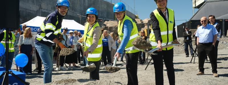 Första spadtag Terrasshusen Norra Djurgårdsstaden. Pressbild: OBOS