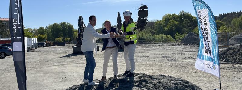 Första spadtaget,  Eriksboskolan i Angered, Göteborg. Pressbild: Hedin Construction AB