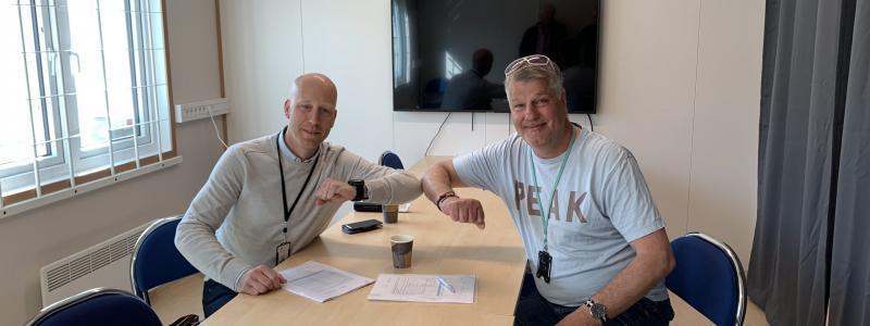 Fr.V. Niklas Malmfors, VD Österling Bygg AB och Mikael Åsman, Byggprojektchef Bonava. Foto: Österling Bygg