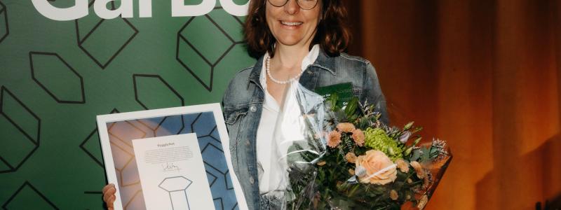 Programchef för Bygglyftet, Kajsa Simu, på plats på GarBo-dagen för att ta emot utmärkelsen för Årets initiativ 2023. Fotograf Linda Eliasson
