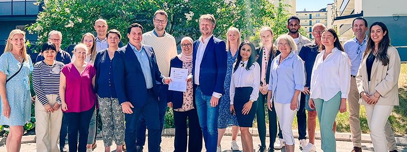 Gruppbild på medarbetare från Micasa Fastigheter och Skanska. Foto: Emelie Melin