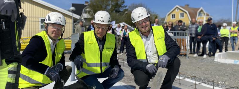 Första gjutning Björkdungen med Fredrik Lönn, Jan Utbult och Han Andreasson. Foto: Helena Hedlund