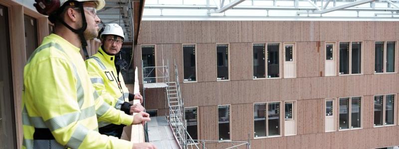 32 procent av kostnaden för att bygga ett småhus går till avgifter, taxor, mark och myndighetsprocesser. Foto: John Guthed