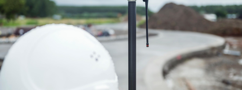 Ny smart GNSS-antenn, lätt i vikt och med lutningskompensation: GS05.  Foto: Leica Geosystems