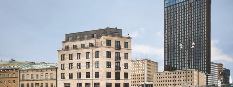 Järntorgsgatan x Brogatan har fasader av sten, tegel och puts där framförallt stenfasaden sticker ut i sin omfattning. Fotograf: Mika Ågren