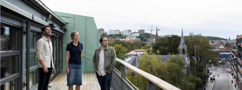 Henrik Svensson, Wallenstam, med Annette Jonsson och Simon Skogström från Wikström. Pressfoto Wikström