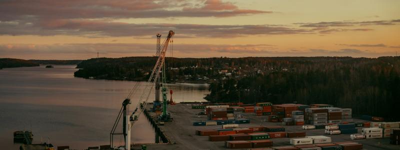 Den hanterade godsvikten i svenska hamnar var totalt 164 miljoner ton, vilket var en ökning med 3 procent, detta jämfört med det låga värdet för 2023. Foto: Philip Myrtorp/Unsplash