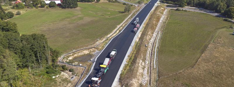 Beläggningsarbete på E22 Lösen Jämjö. Fotograf: Peab Asfalt