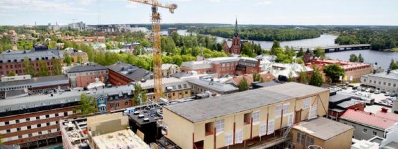 Utsläppen från byggfasen i Sverige har inte förändrats nämnvärt sedan 1990‑talet, samtidigt finns både teknik och verktyg för att bygga med lägre klimatpåverkan. Foto: Martinsons / Malin Grönborg