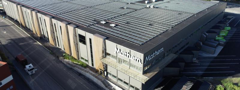 Mathems logistikanläggning har Stockholms största installerade solcellsanläggning på taket. Fotograf: Mikael Hemmingsen