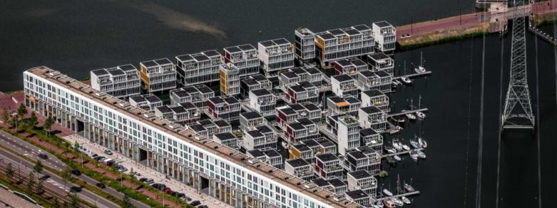 Waterbuur-projektets flytande bostäder i Amsterdam. Foto: Monteflore