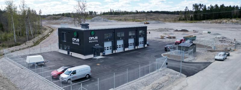 Byggnationen avser en bilprovsanläggning med  tillhörande uppställningsyta. Foto: Opus