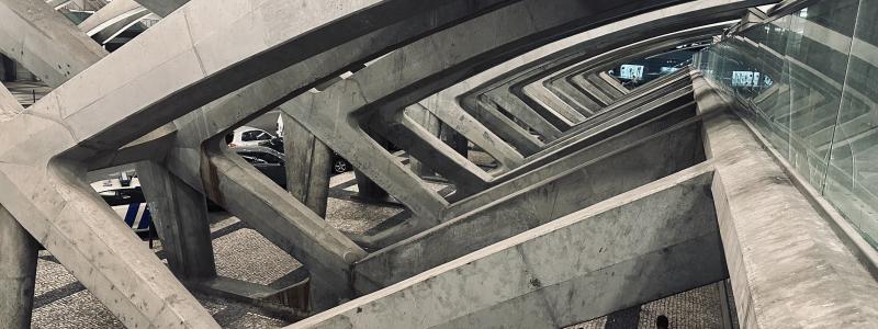 Betongkonstruktion (Oriente tågstation i Lissabon, Santiago Calatrava, byggår 1998). Foto: Jan Suchorzewski