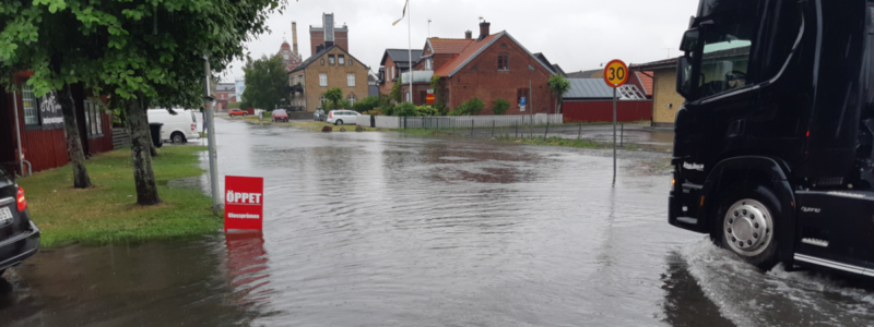 Översvämningar kan eventuellt motverkas genom utbyggda va-system. Men Svenskt Vatten välkomnar också andra alternativet, som att föra bort överskottsvattnet till andra ytor såsom fördröjningsdammar. FOTO: KRISTIANSTADS KOMMUN.