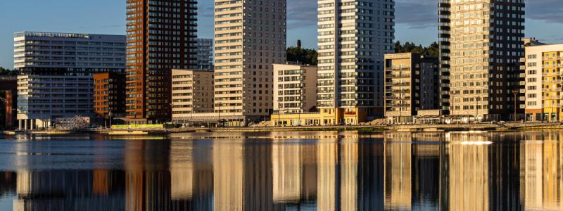 Liljeholmskajen är ett område i stadsdelen Liljeholmen, Söderort, Stockholm beläget i södra delen av Årstaviken, mellan Liljeholmsbron och Årstabron.