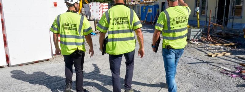 Arbetsplatskontroll av Rättvist byggande Bengt Alm, Rättvist byggande. Pressbild: Rättvistbyggande