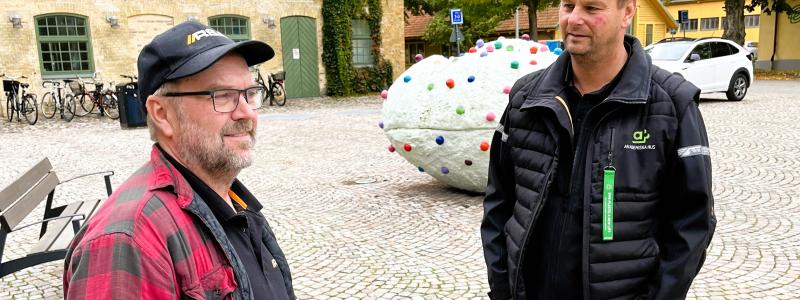 Magnus Carlson, ansvarig Tekniskförvaltare, är nöjd med samarbetet med RSA-gruppen, speciellt elektrikern Lasse. Foto: RSA