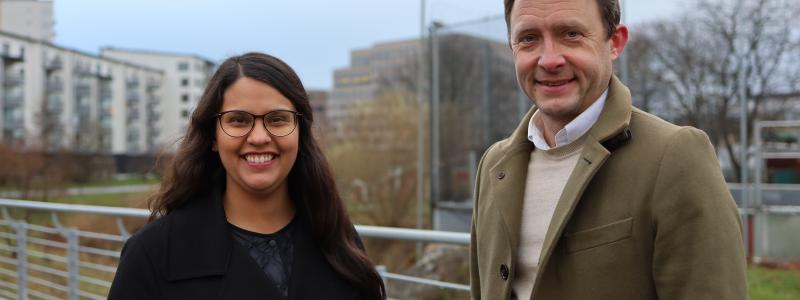 Sara Kukka-Salam, kommunstyrelsens ordförande i Solna stad och Fredrik Bele, VD på Resona. Pressbild: Resona